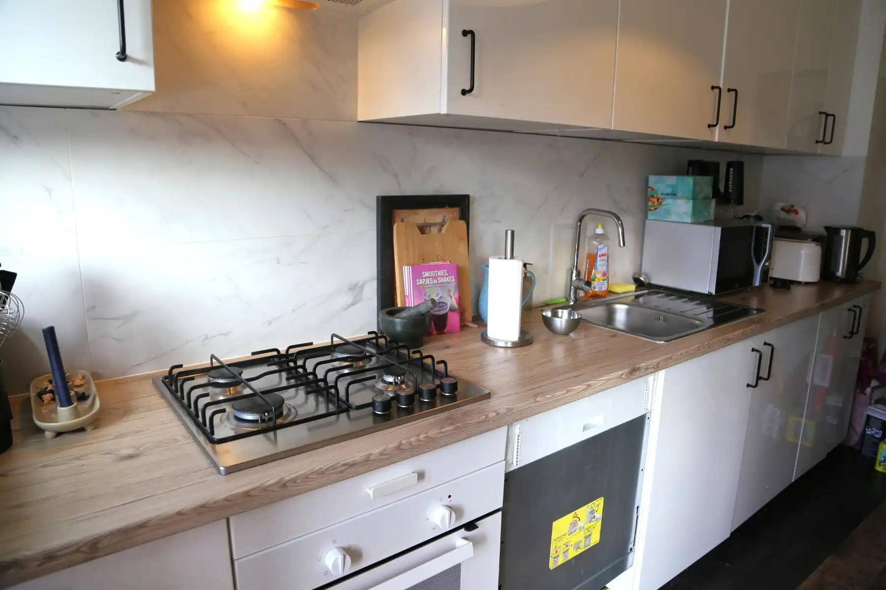 Licht appartement met 2 terrassen op centrale locatie. foto 5