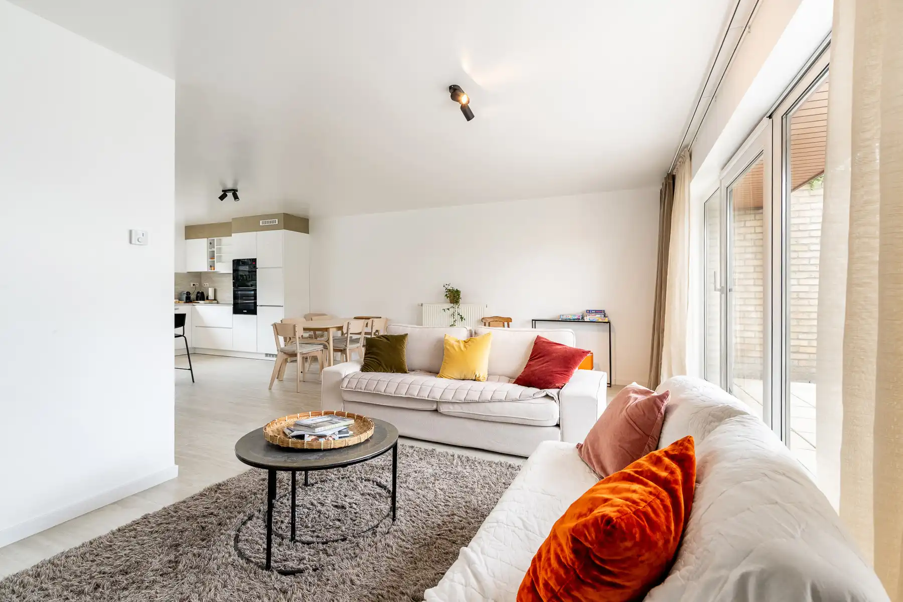 Rustig gelegen, gemeubelde bel-etage woning met garage  foto 6