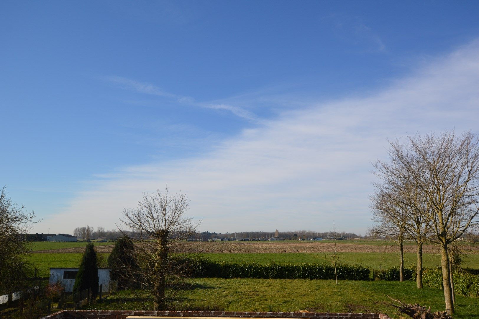 Ruime open bebouwing in Oostkamp met zonnige tuin op perceel van 800m² foto 3