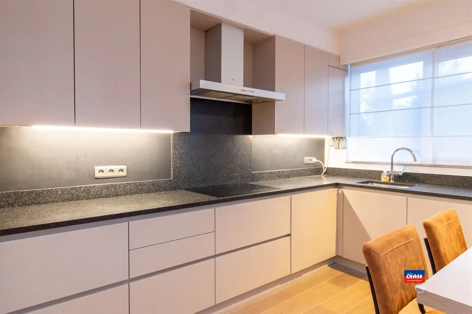 Gerenoveerde bel-étage met 3/4 slaapkamers en mooie tuin foto 16