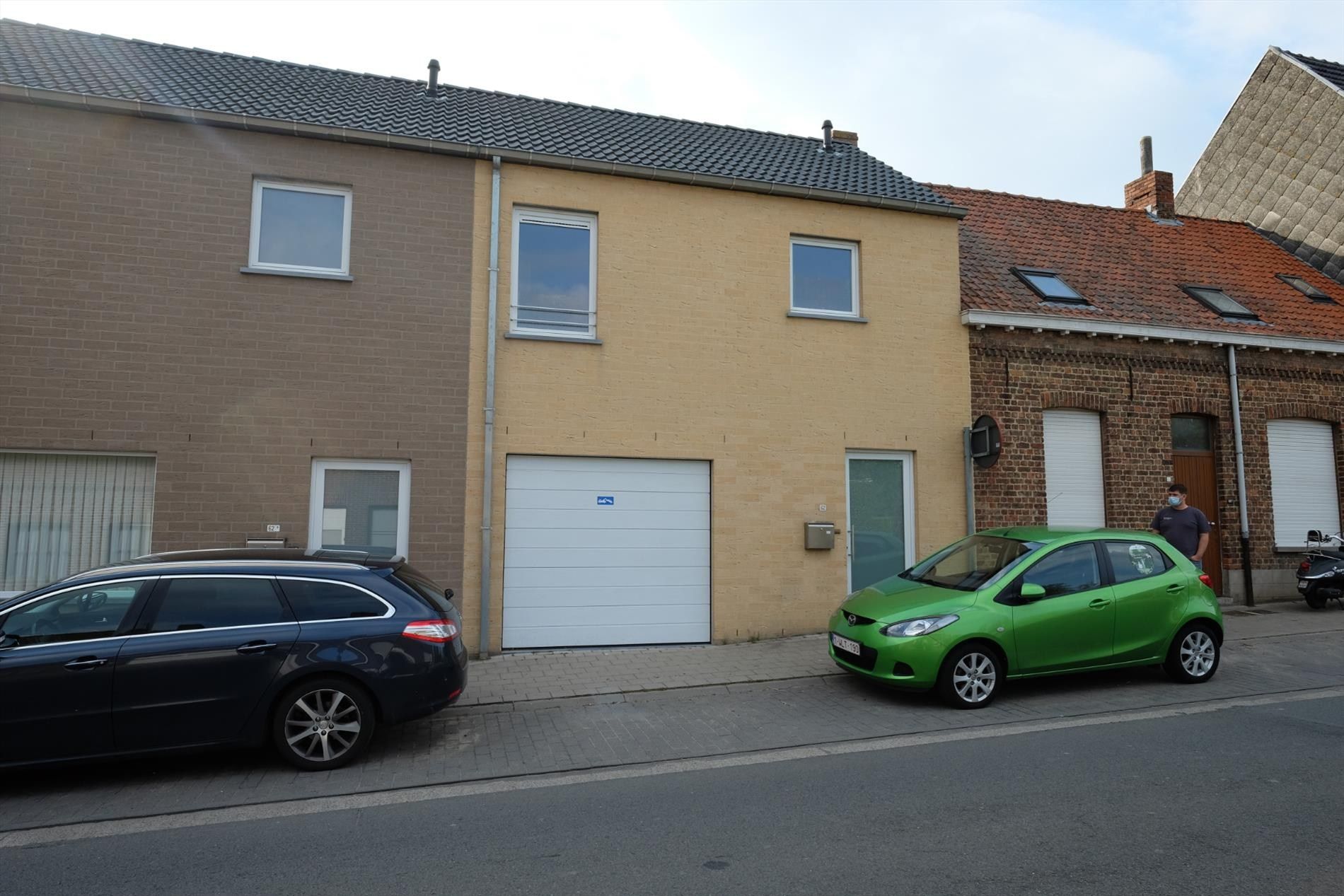 Recente rijwoning met garage foto {{pictureIndex}}