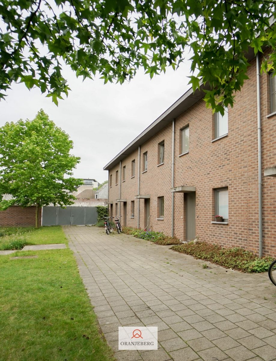 Energiezuinige woning met 4 slpk's en tuintje foto {{pictureIndex}}