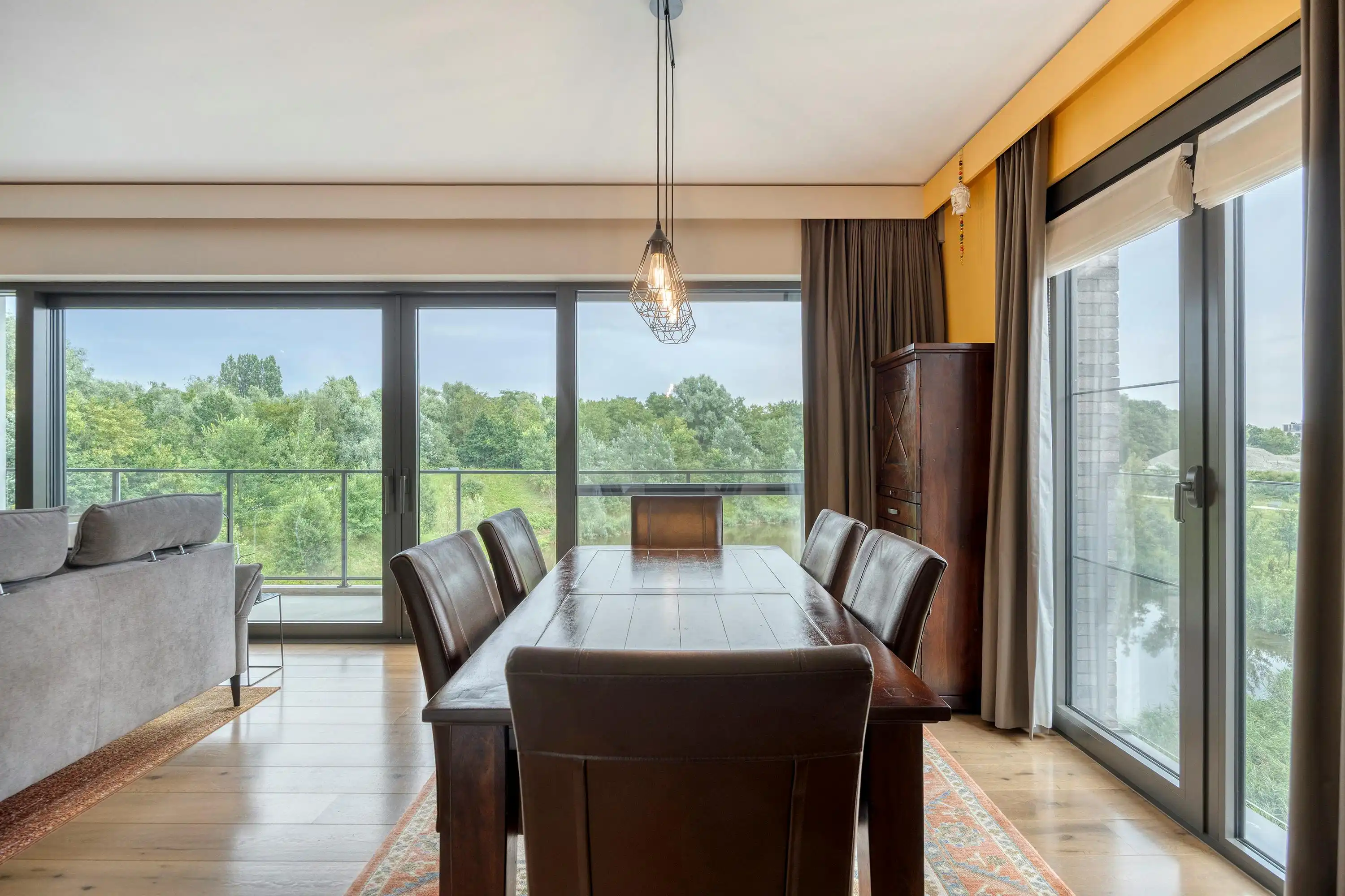 Uniek appartement met terras en parkings te koop in Hemiksem foto 7