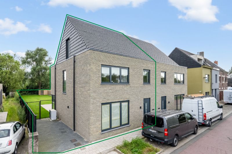 Moderne en uiterst comfortabele woning met 4 slaapkamers. foto {{pictureIndex}}