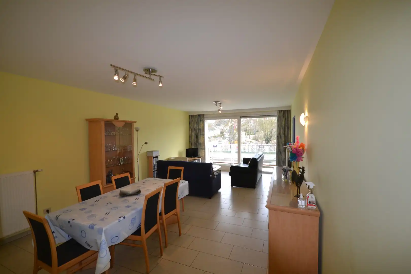 Ruim en zonnig appartement te Oostduinkerke nabij het zonneplein. foto 12