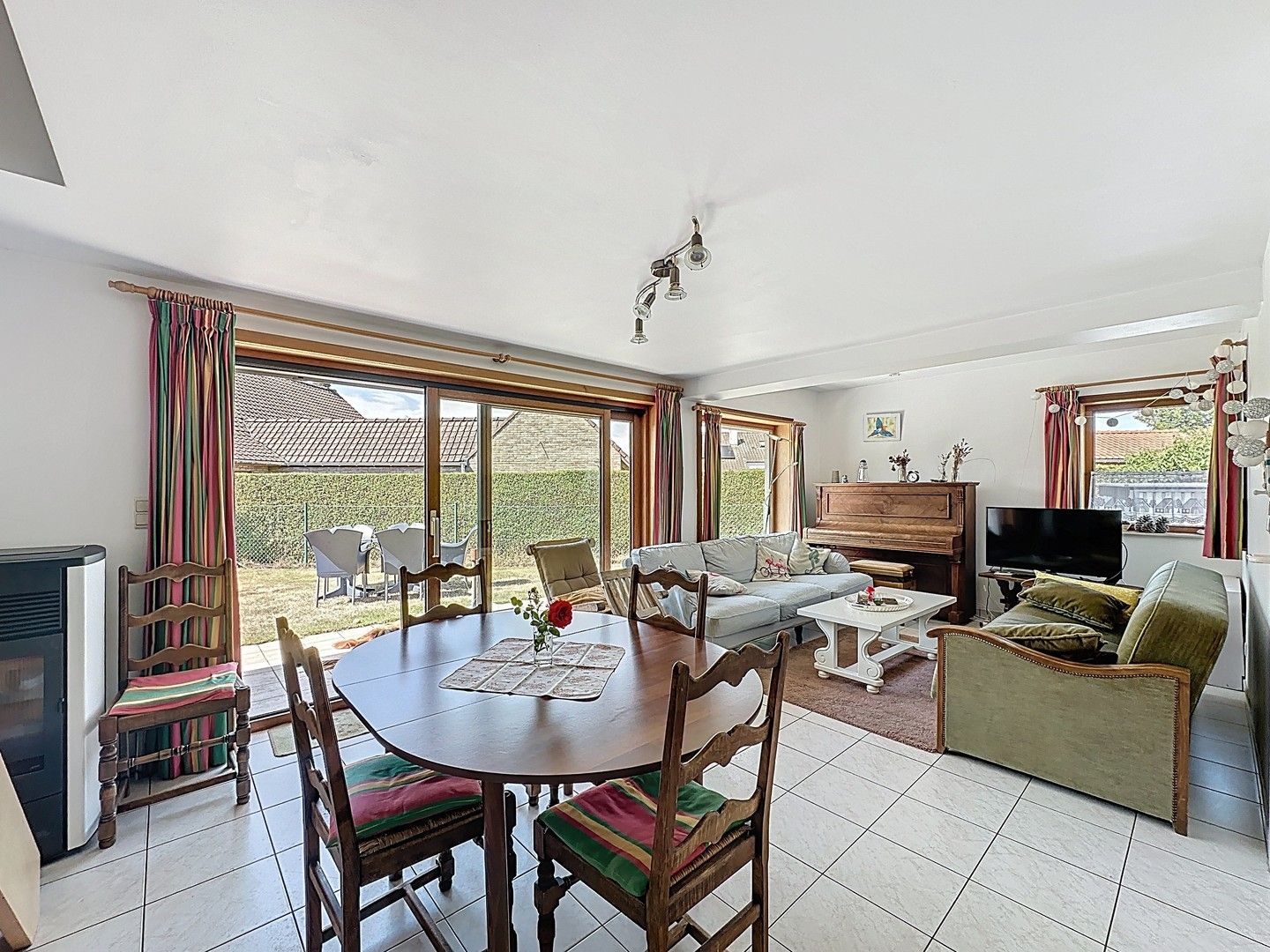Zongerichte vakantiewoning met gezellig terras, tuin en parking. foto 4