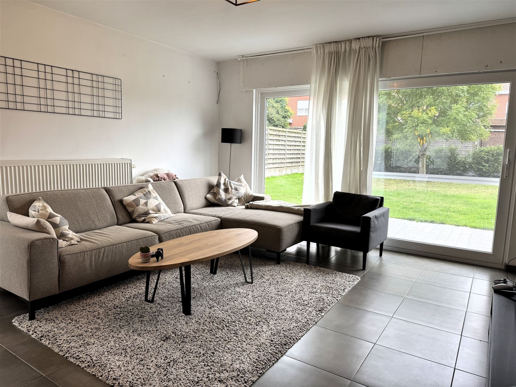 Instapklare gezinswoning met twee garages en grote tuin in Vichte foto 2