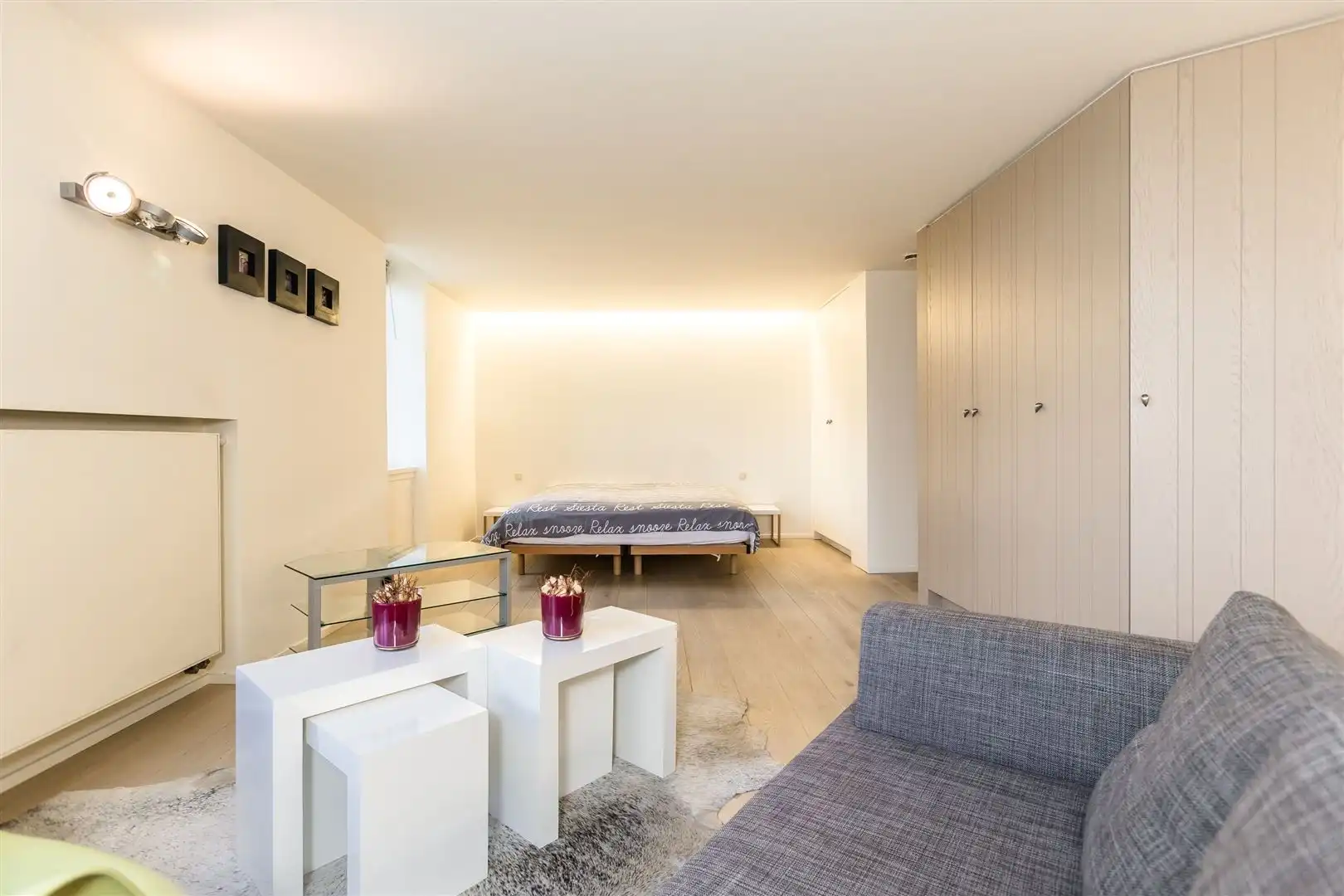 Gemeubelde luxestudio van 63 m² aan de Bolivarplaats foto 6