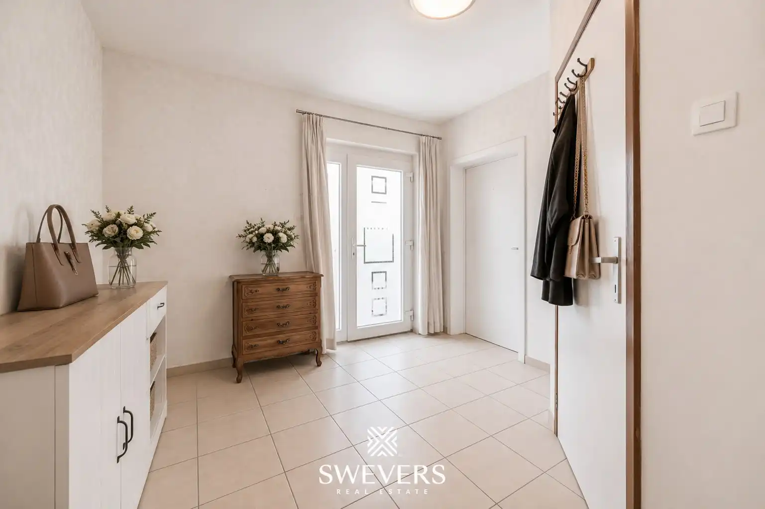 Ruim gelijkvloers appartement met twee slaapkamers foto 2
