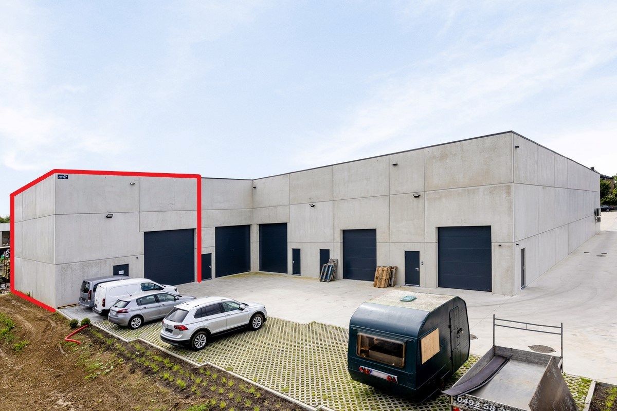 Zeer goed gelegen KMO-unit van ± 160m² foto 1