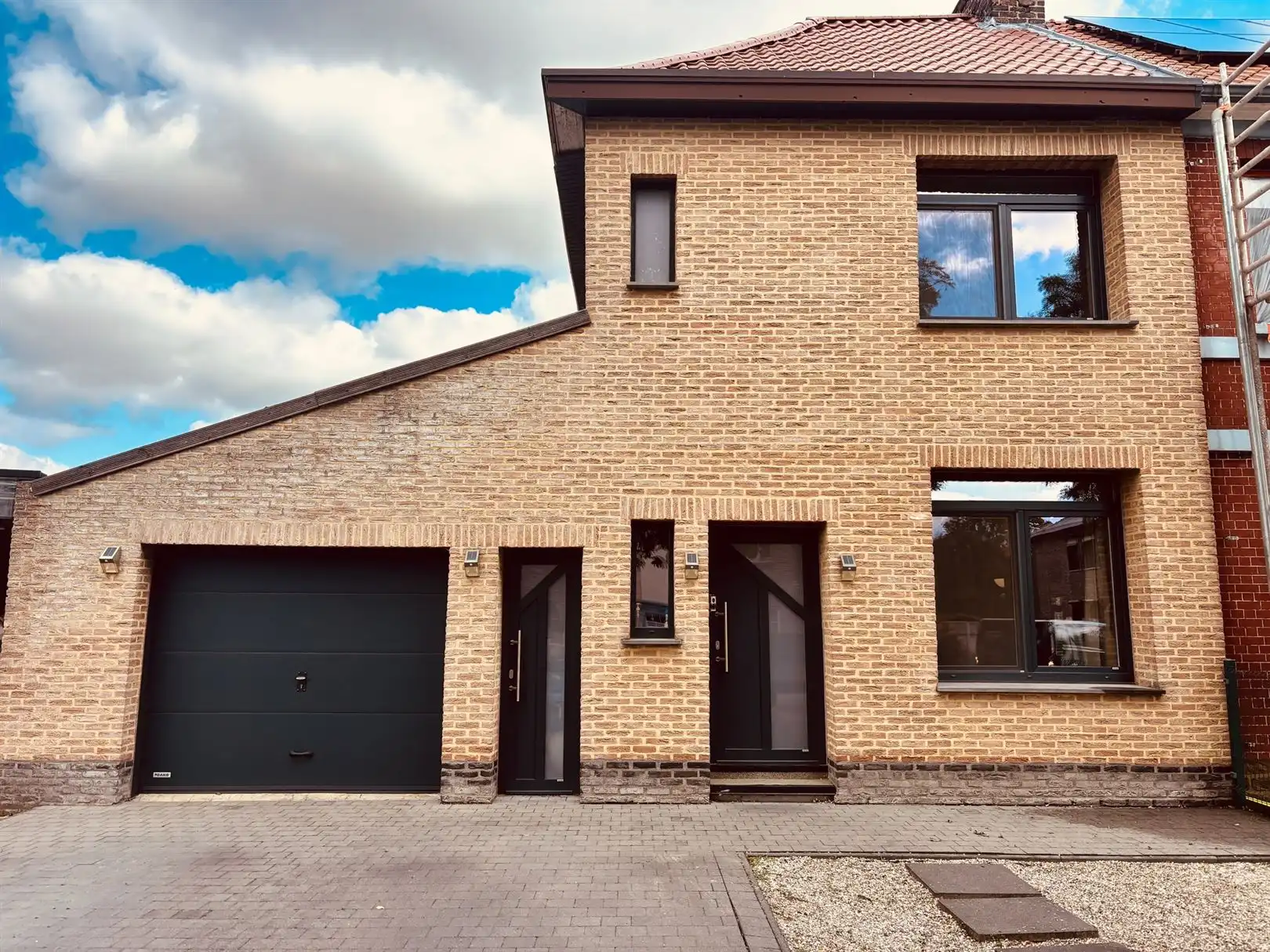 Gerenoveerde woning met 3-5 slaapkamers, veranda en tuin in Sint-Truiden foto 2