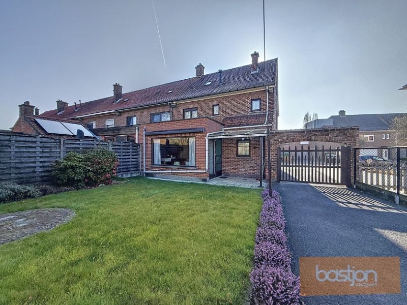 🏡 Te renoveren woning te koop in rustige buurt van Marke! foto 10