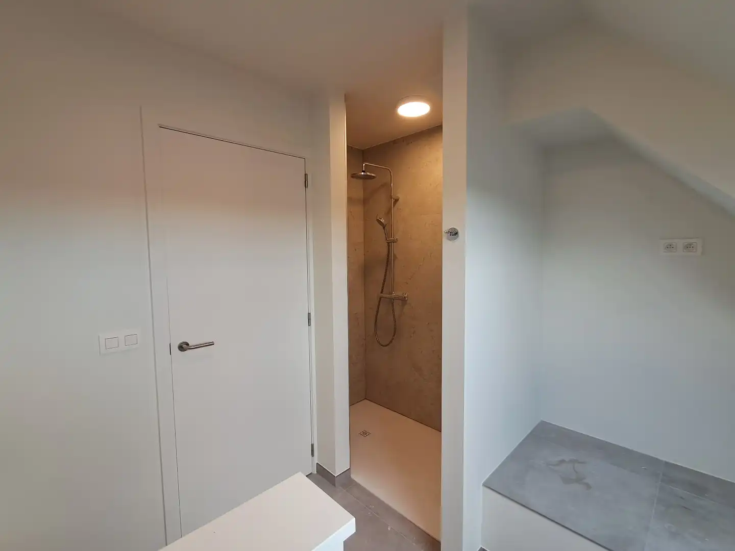 Ruim nieuwbouwappartement te Sijsele! foto 12