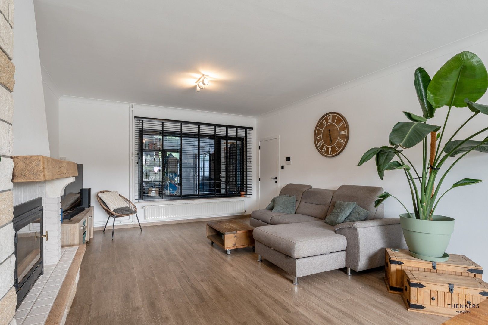 INSTAPKLARE WONING MET 3 SLAAPKAMERS, TUIN EN CARPORT. foto 6