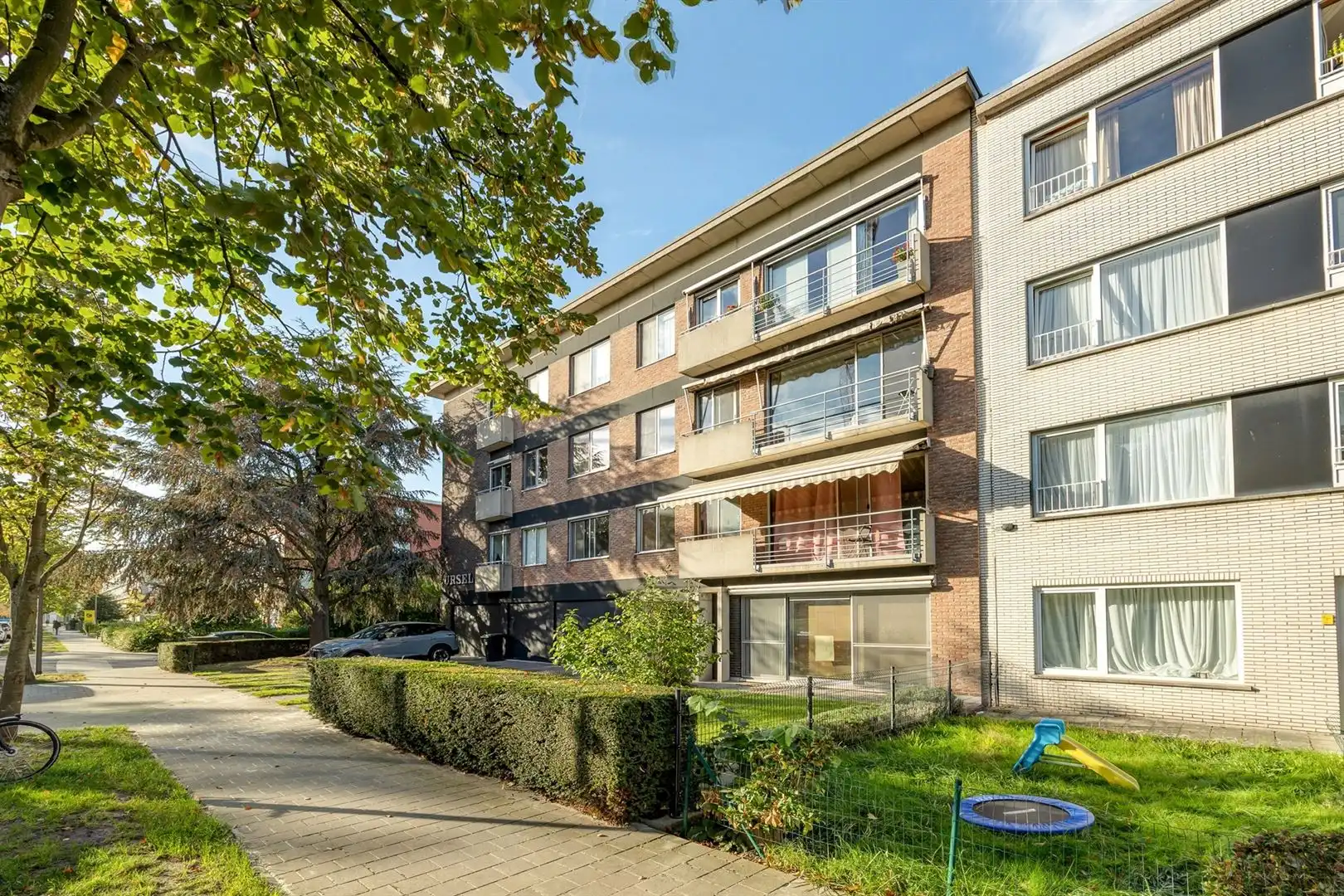 Op te frissen 3-slaapkamerappartement met lift en kelderberging  foto 22