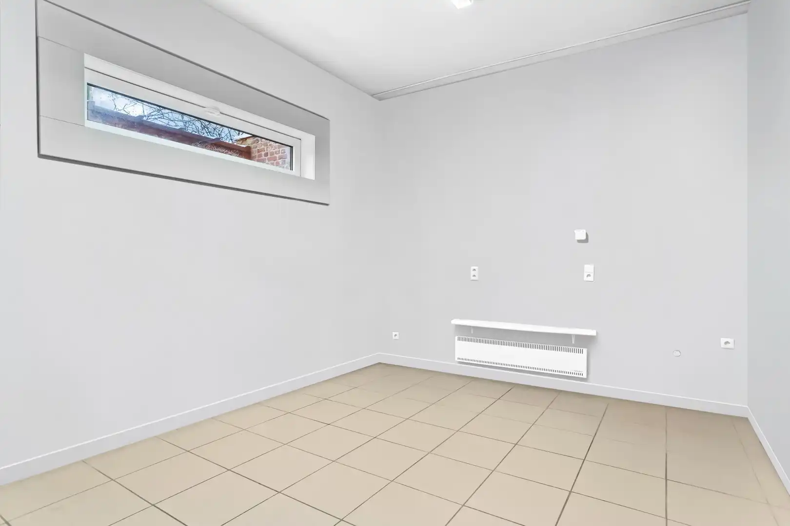 Verhuurd handelspand met parkeermogelijkheid te centrum Roeselare! foto 9