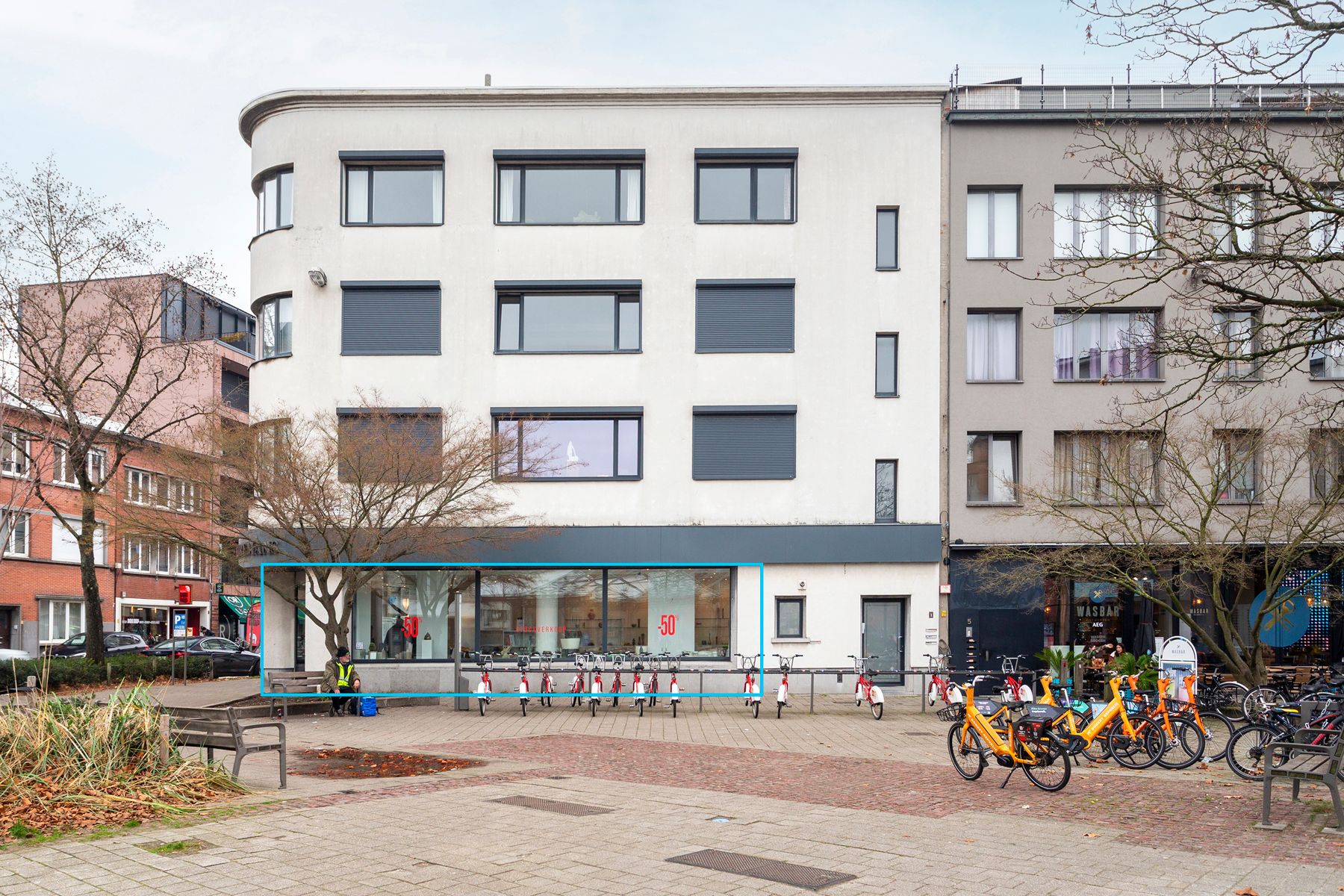 Uniek commercieel gelijkvloers op toplocatie foto {{pictureIndex}}