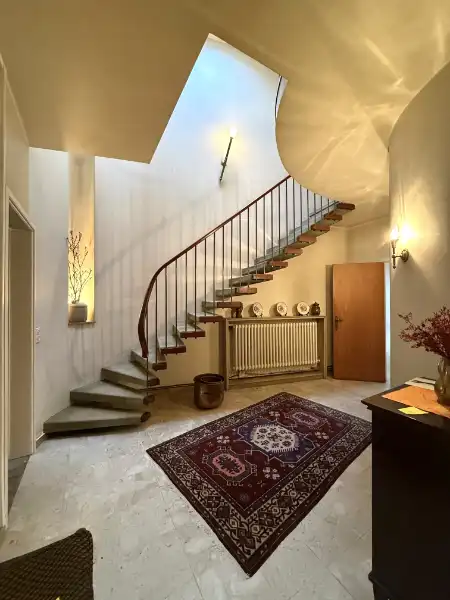 Zeer ruime karaktervolle voormalige dokterswoning met prachtige tuin in het centrum foto 4