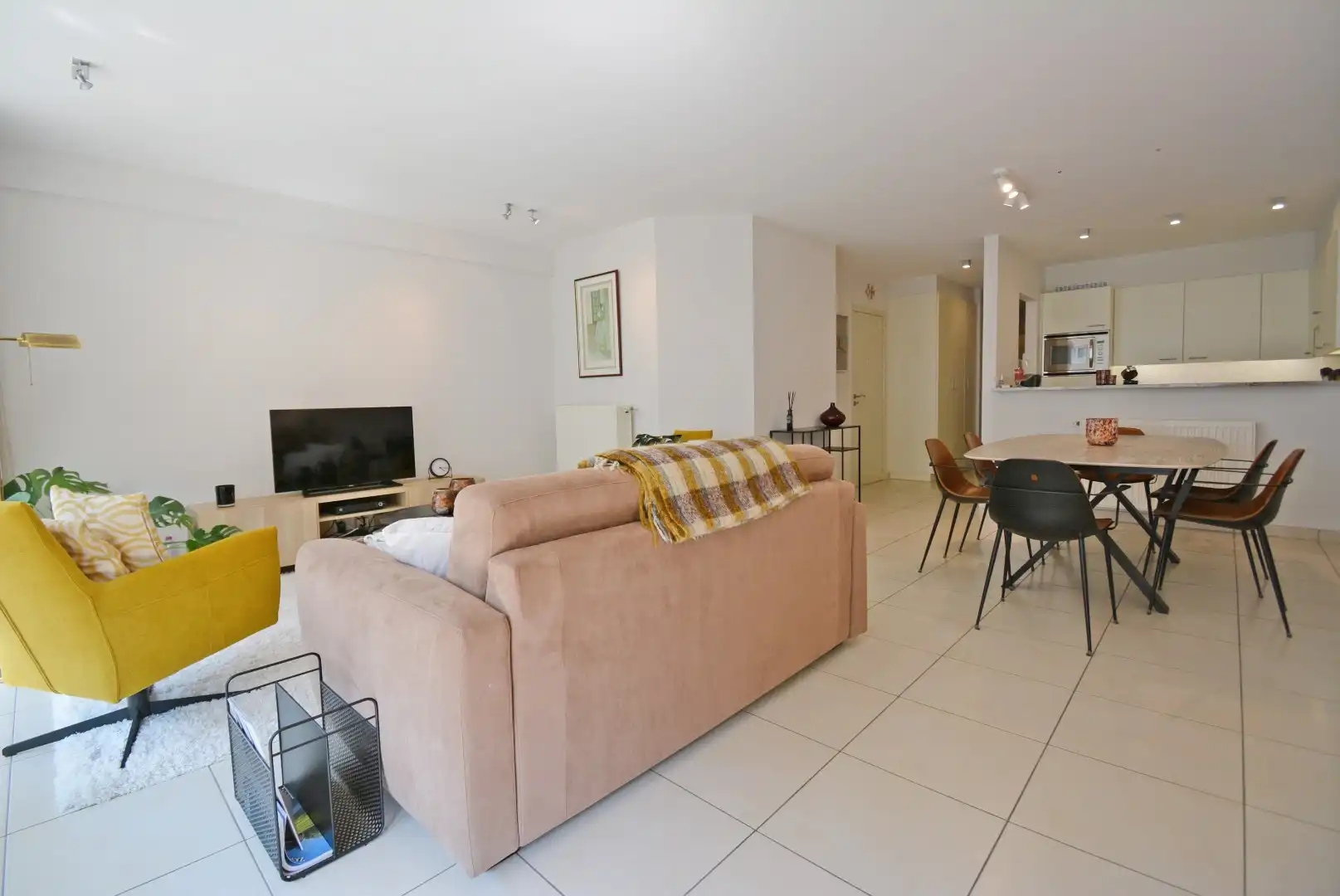 Ruim en lichtrijk appartement met 2 slaapkamers vlakbij het Rubensplein. foto 6