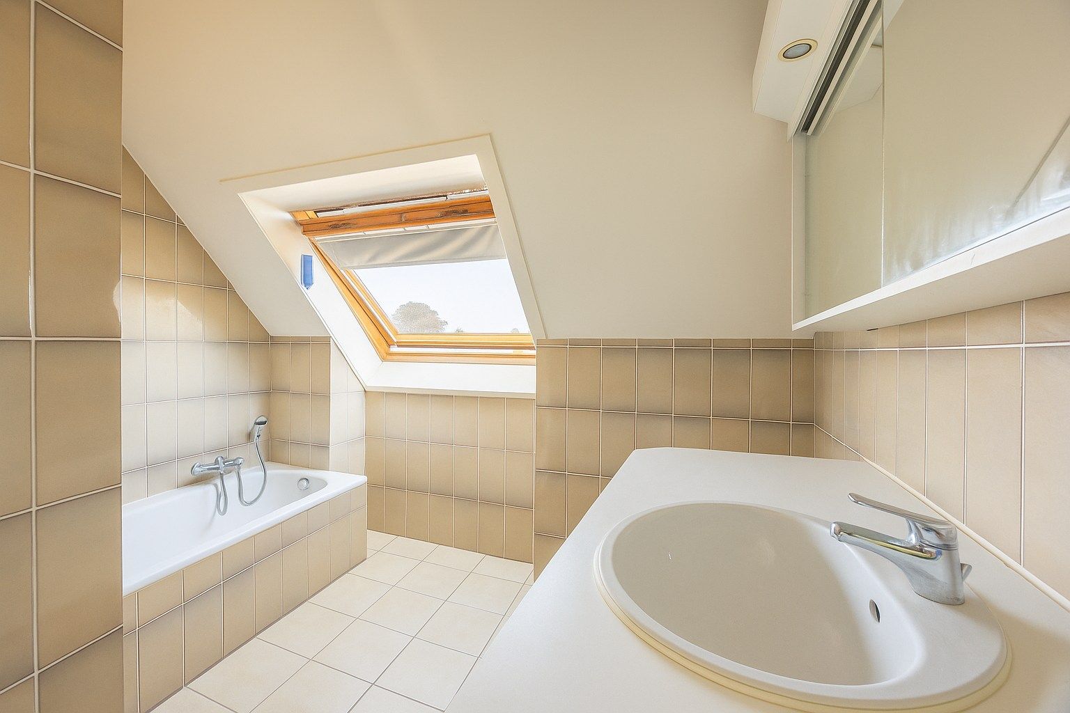 Gezellig duplex-appartement met garagebox in centrum Zulte. foto 6