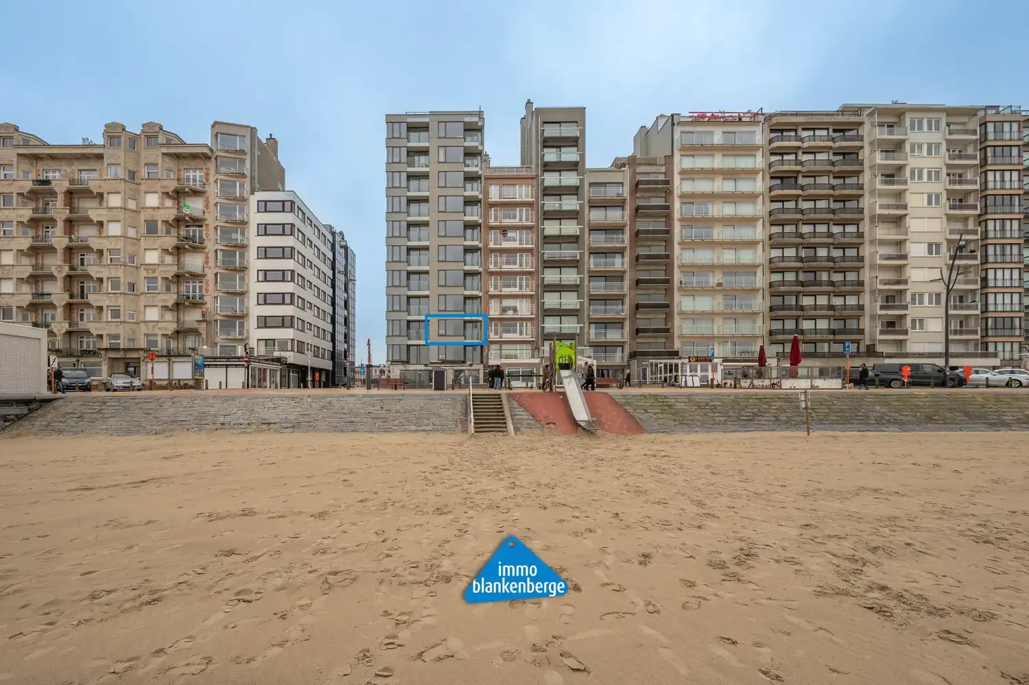 Appartement te koop op topligging aan de Zeedijk met prachtig zicht op de Pier van Blankenberge foto 16