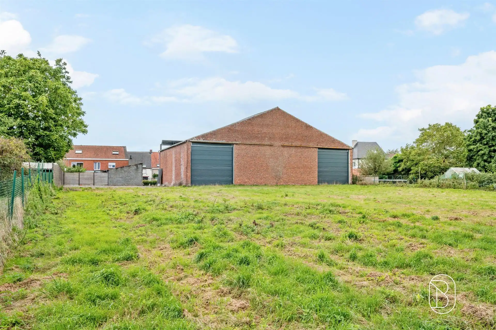 Grote, instapklare, goed onderhouden loods met parking foto 6