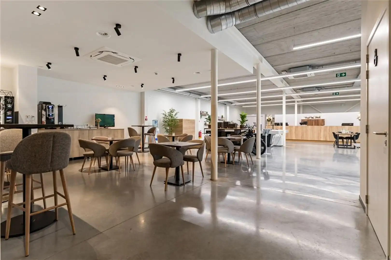 Moderne instapklare kantoren te huur foto 24