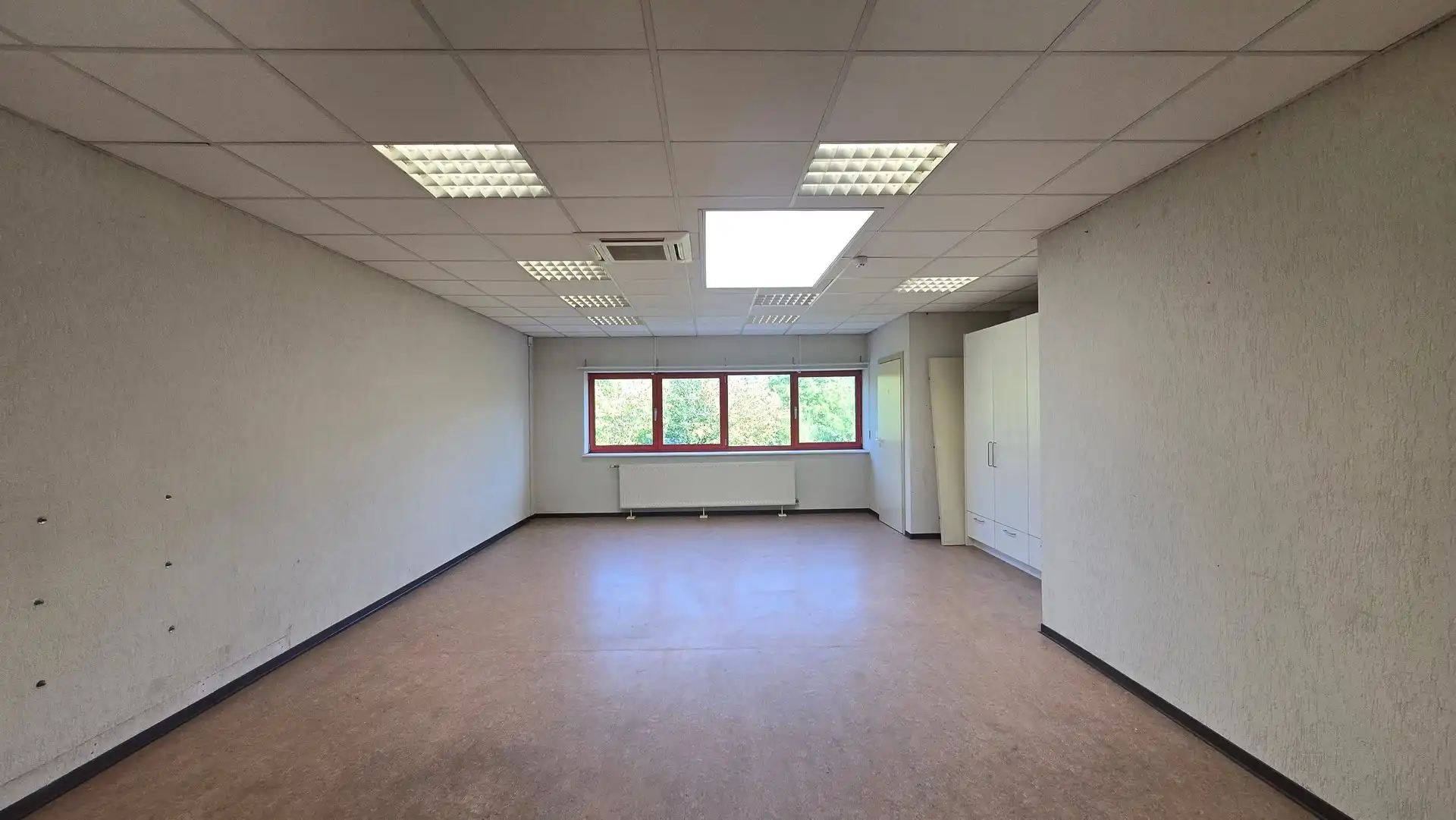 Bedrijfspand met showroom en magazijnen te huur Brusselsesteenweg, Herent foto 23