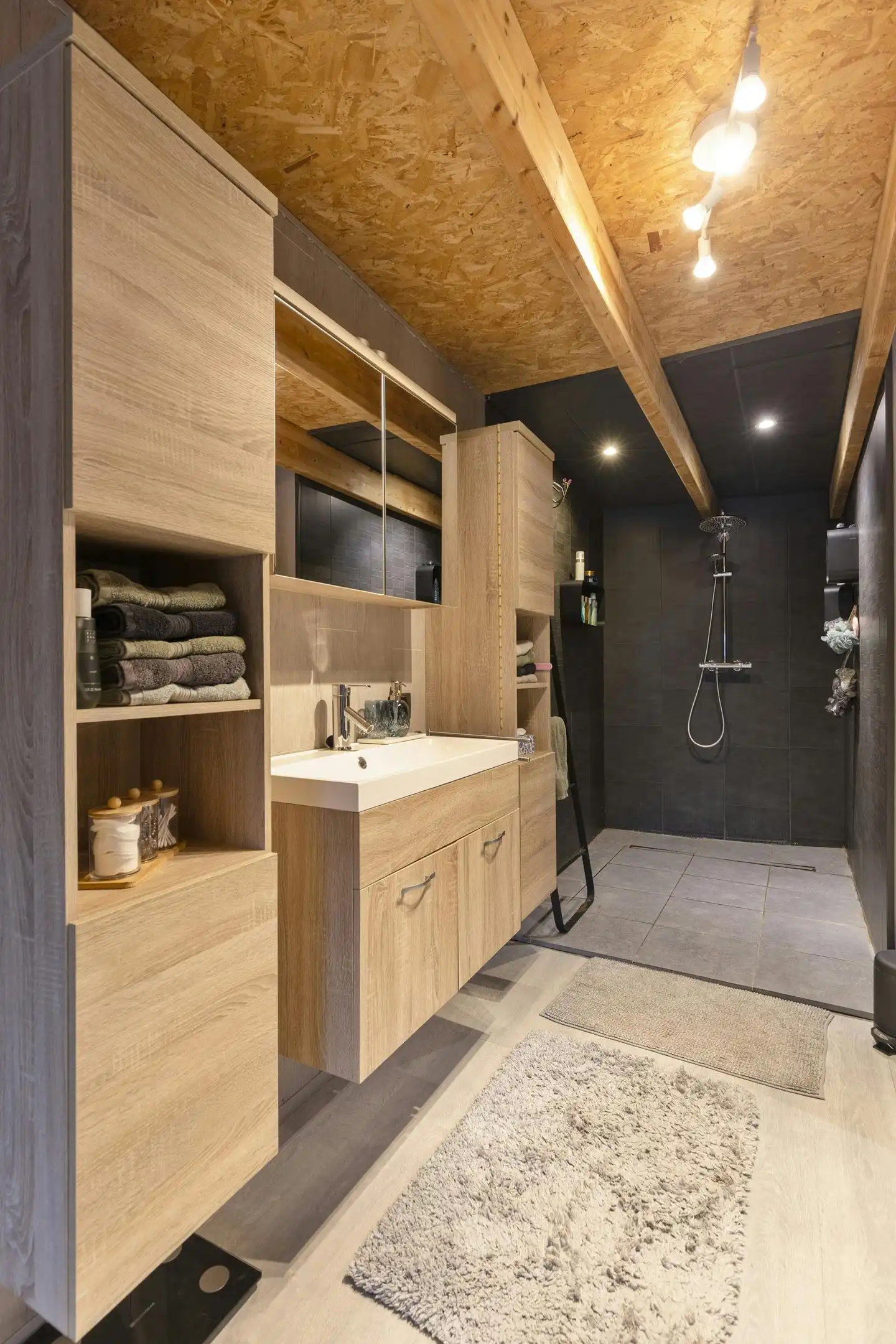 Ruime bungalow met gastenverblijf of ruimte voor bijberoep foto 29