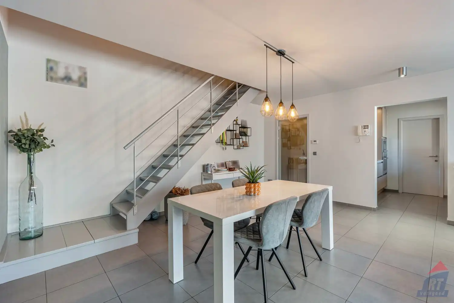 Ruime duplex met 2 slaapkamers, 2 terrassen en autostaanplaats op topligging in Sint-Truiden foto 3