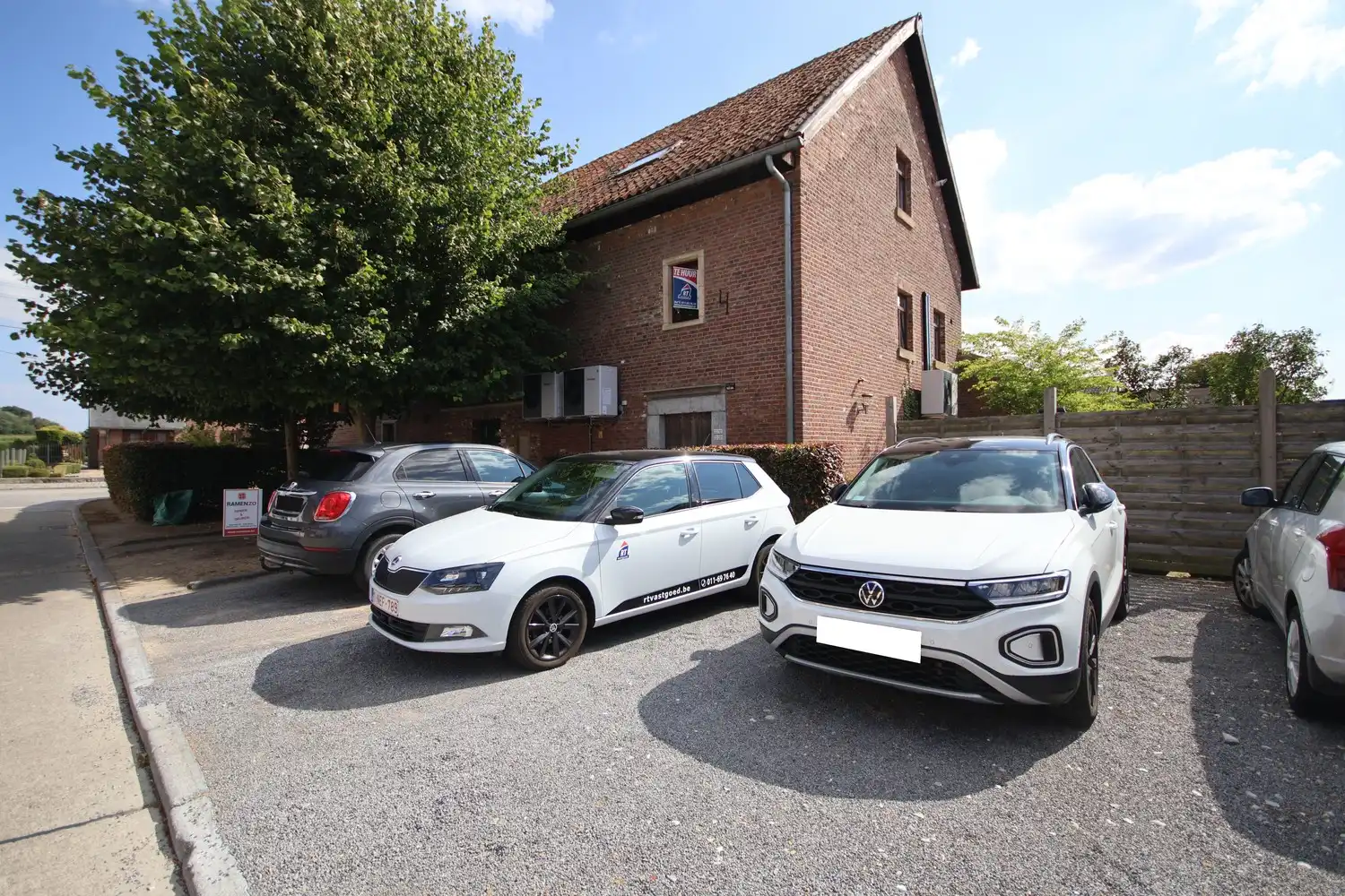 Rustig gelegen appartement met 2 slaapkamers en terras foto {{pictureIndex}}