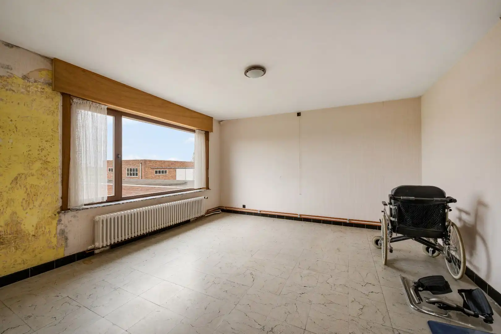 Ruime woning met 4 slaapkamers, loods en tuin met prachtig uitzicht. foto 11