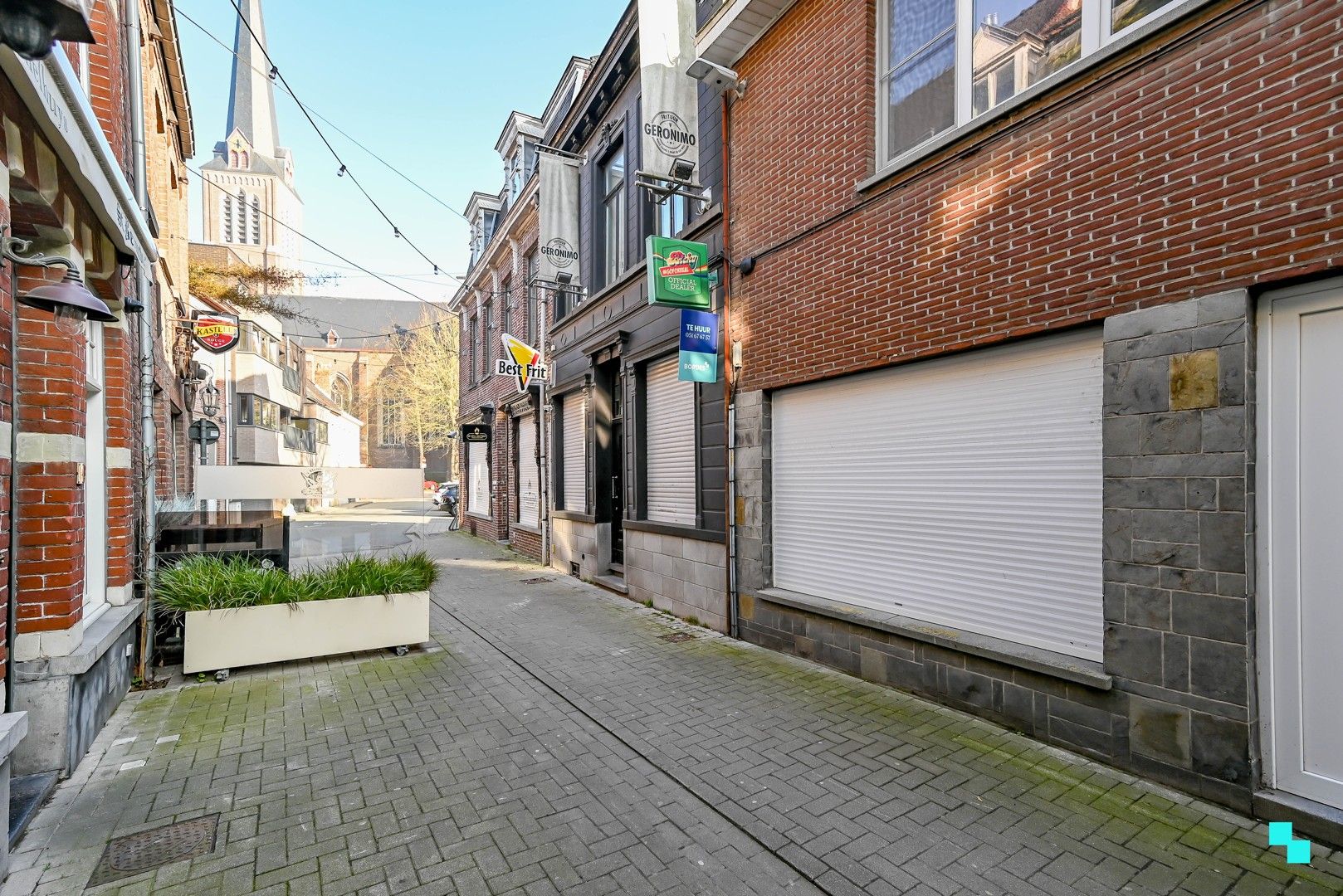 Uiterst commercieel gelegen handelspand foto 3