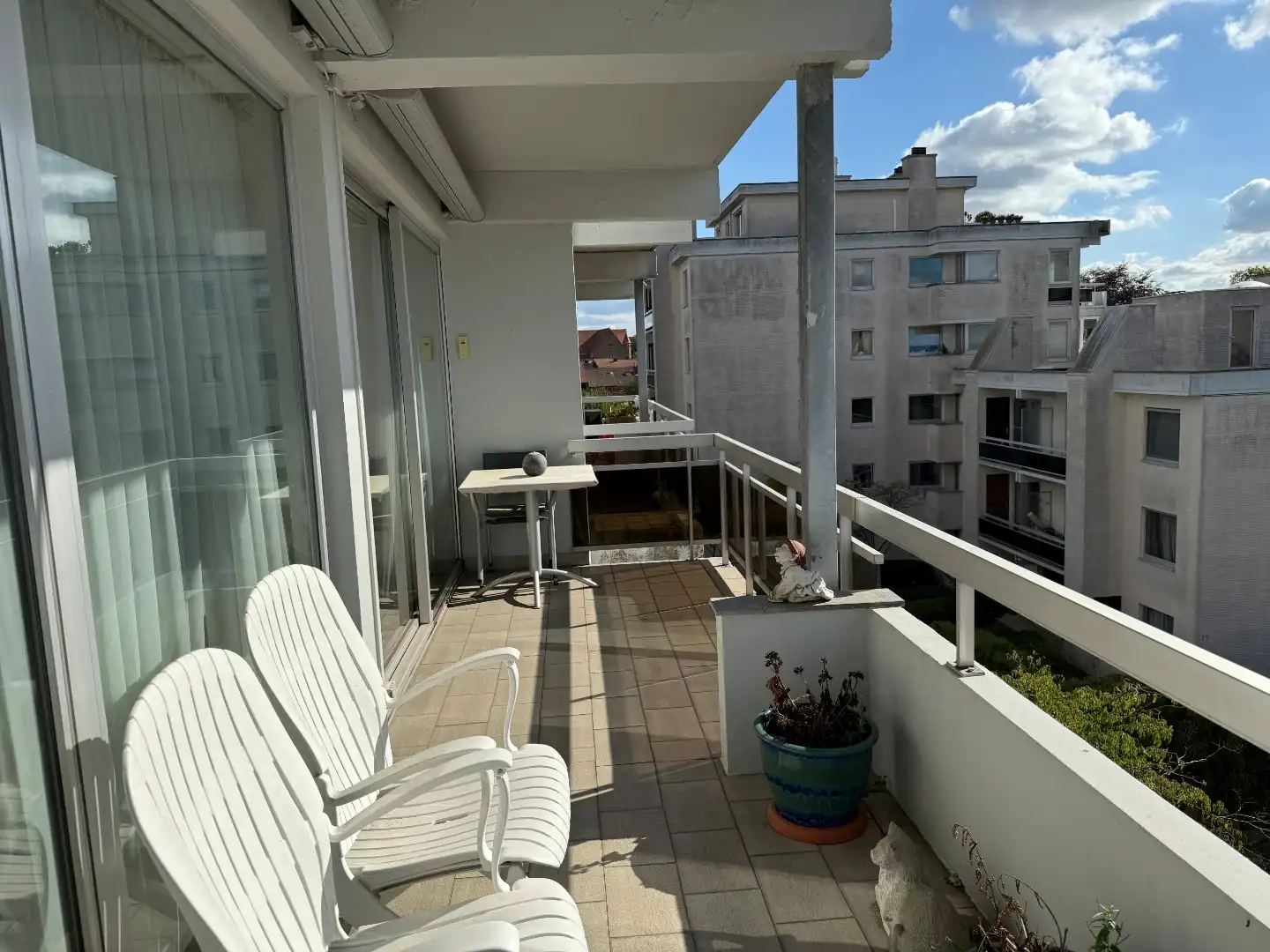 Lichtrijk appartement met zonnig terras op goede ligging te Assebroek foto 9
