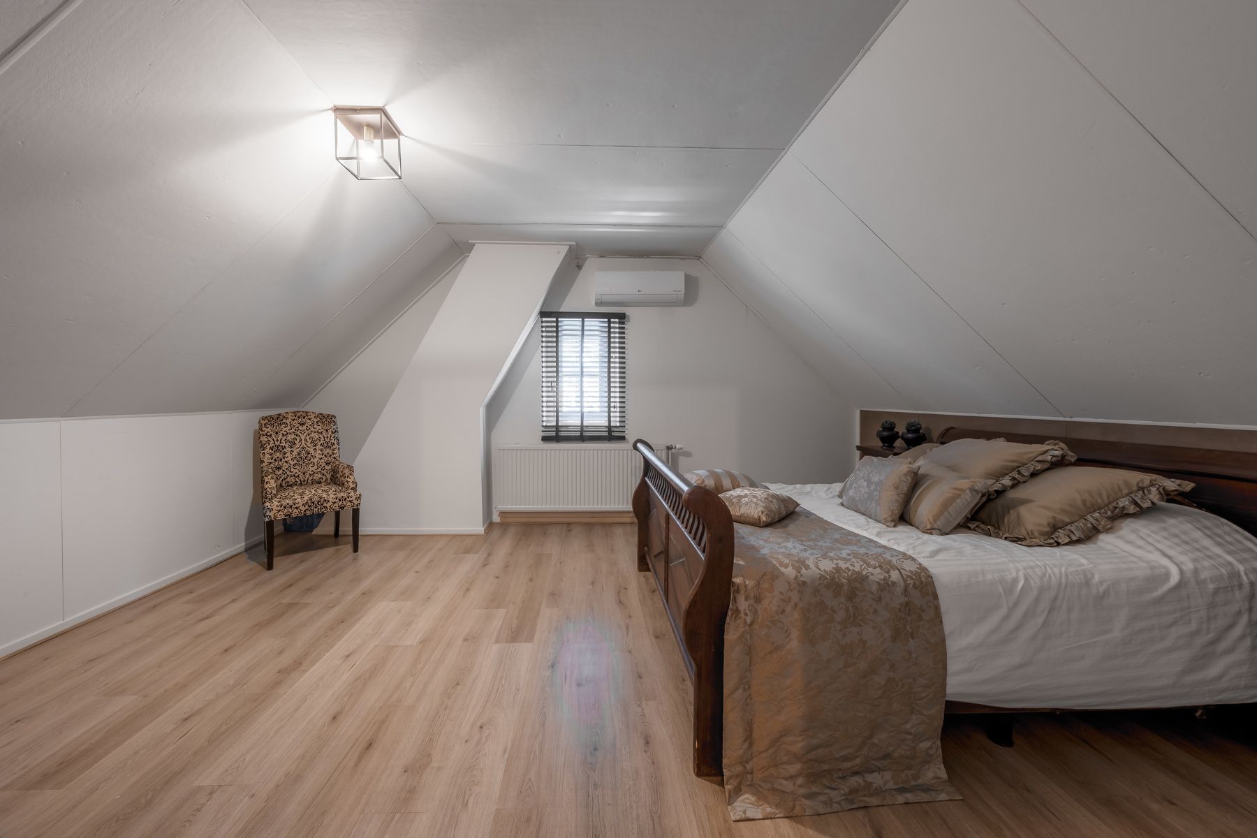 Tijdloze, verrassend ruime villa op grondstuk van 2000m2 foto 22