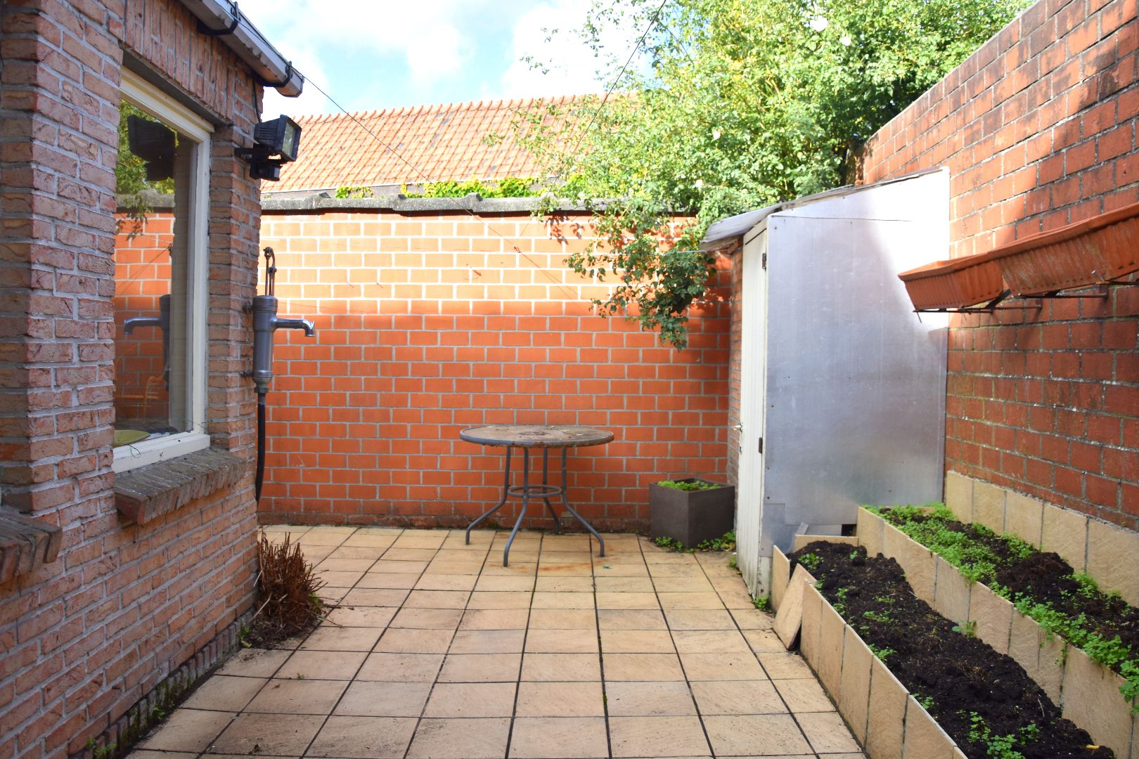 Te koop in Moorsele deze te renoveren HOB met véél potentieel foto 3