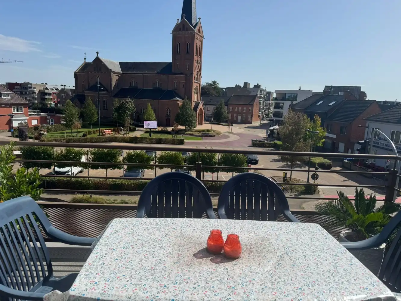 Appartement met 2 slaapkamers, terras en autostandplaats in centrum Paal foto 14