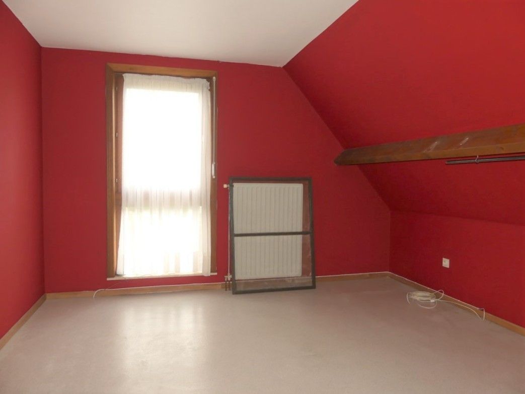 Alleenstaande woning met tuin en 2 garages foto 9