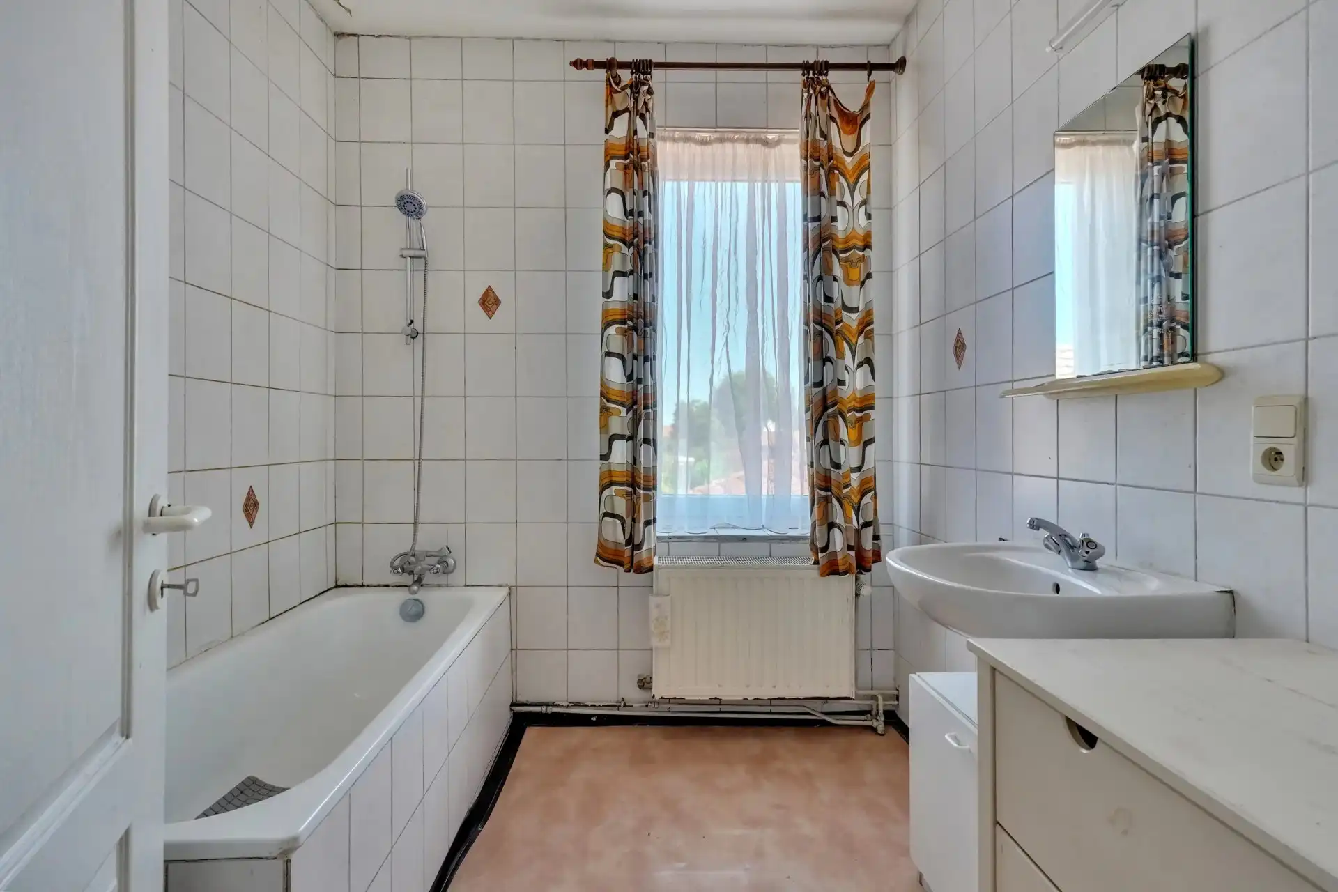 Landelijk gelegen woning met zes slaapkamers foto 16