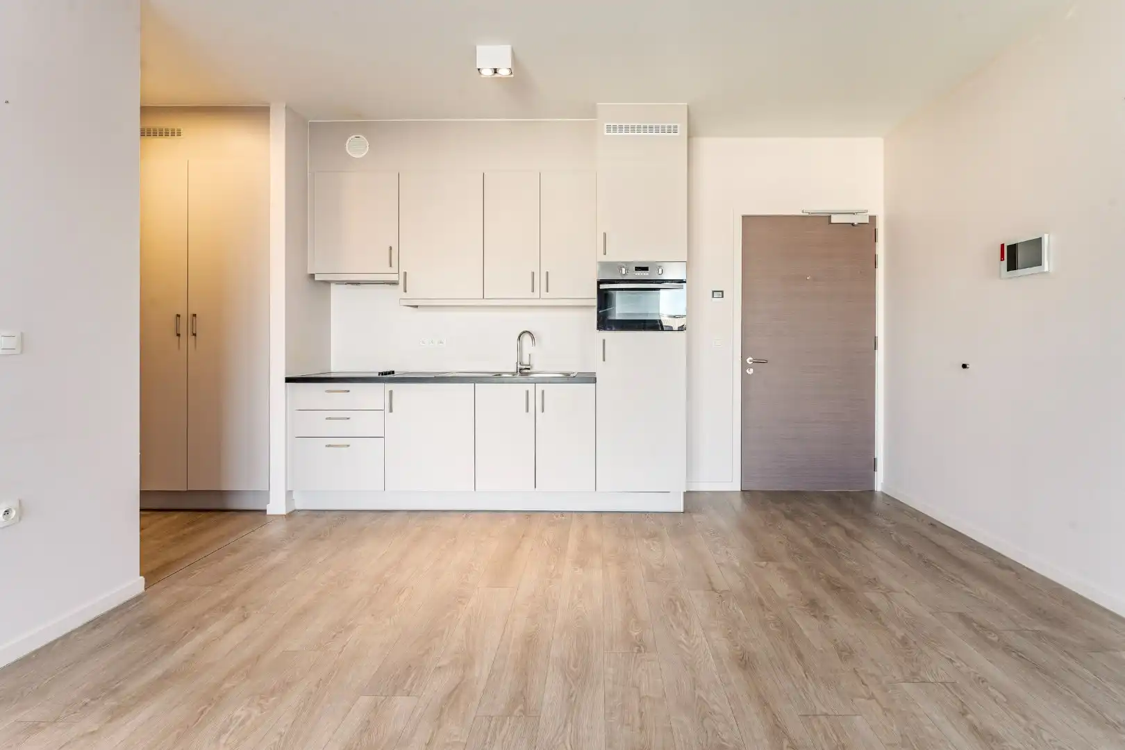  Volledig / modern uitgeruste service flat (nieuwbouw)  in een prachtige groene omgeving. foto 12