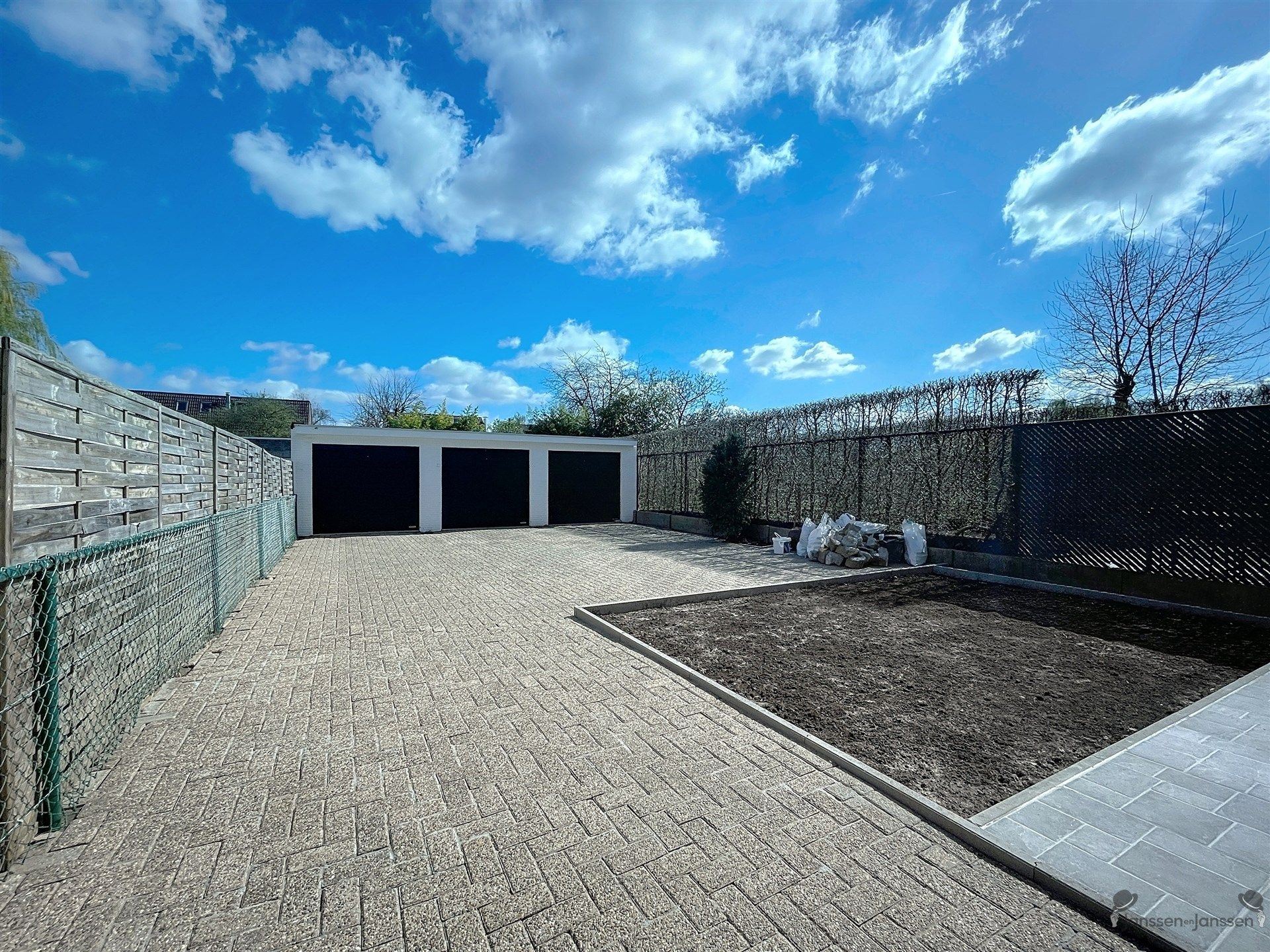 Gelijkvloers appartement met 2 slaapkamers, terras en tuin foto 11