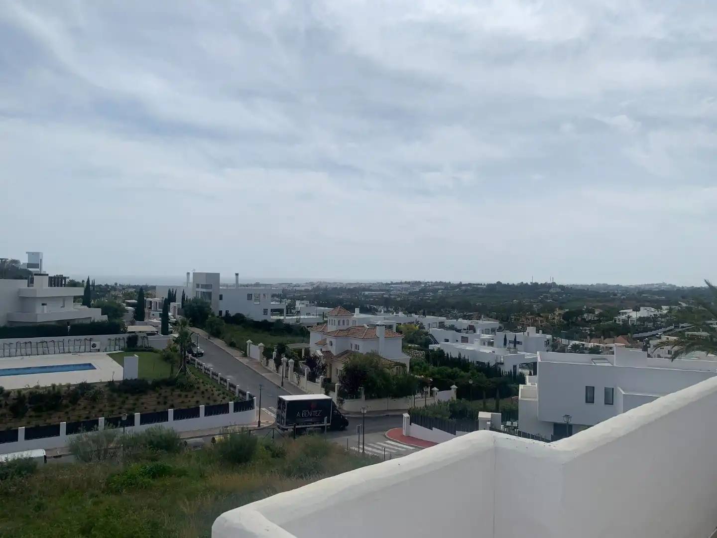 Gezellige duplex met zicht over de Nueva Andalucia vallei naar de Middellandse zee. foto 27