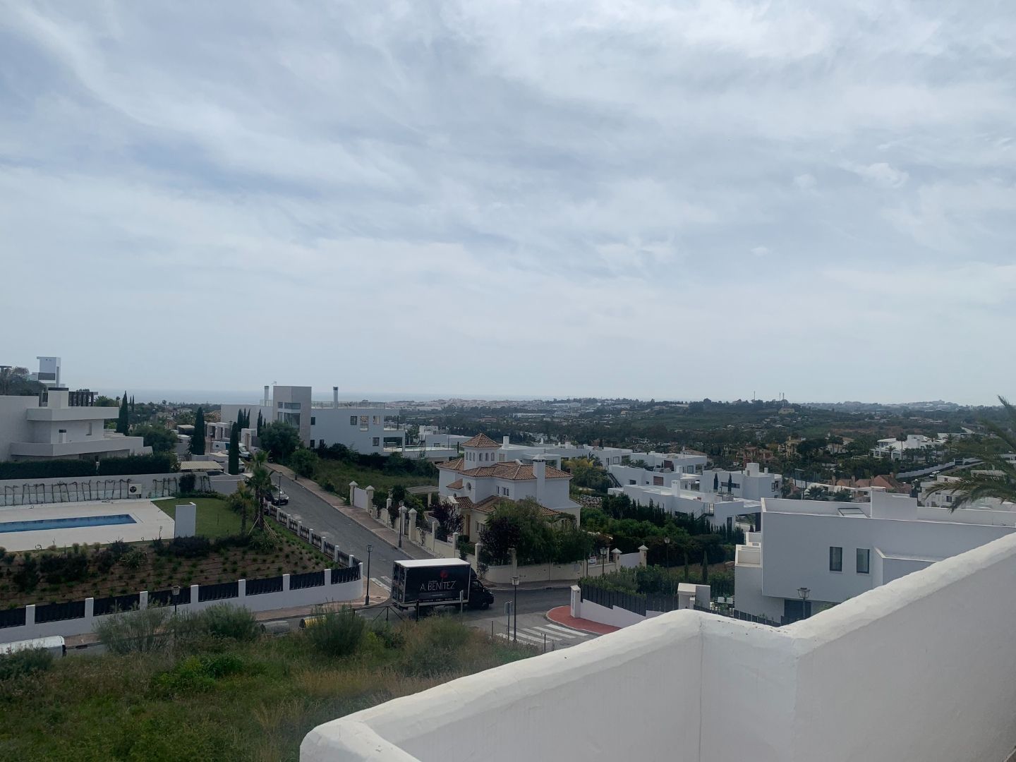 Gezellige duplex met zicht over de Nueva Andalucia vallei naar de Middellandse zee. foto 27