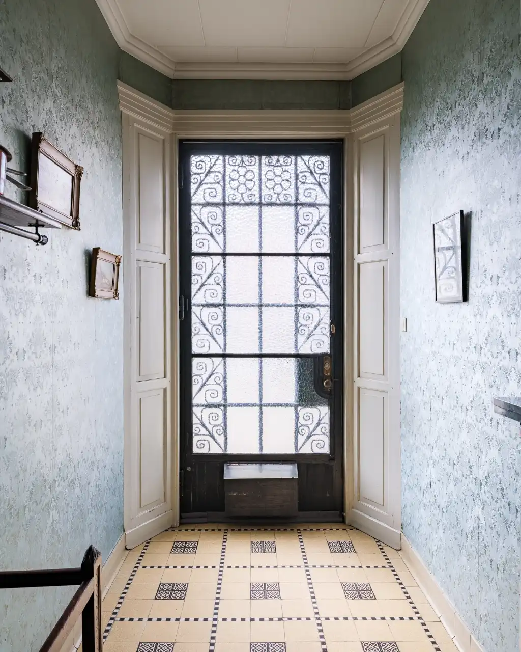Architecturale herenwoning met drie bouwlagen en ruime tuin, opgetrokken in art deco en de Nieuwe Zakelijkheid. foto 3