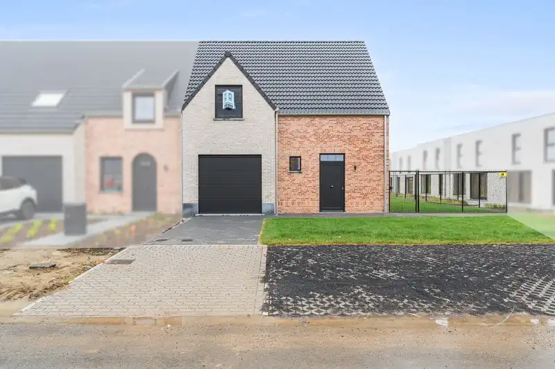 Lichtrijke landelijke nieuwbouwwoningen te Roeselare foto {{pictureIndex}}