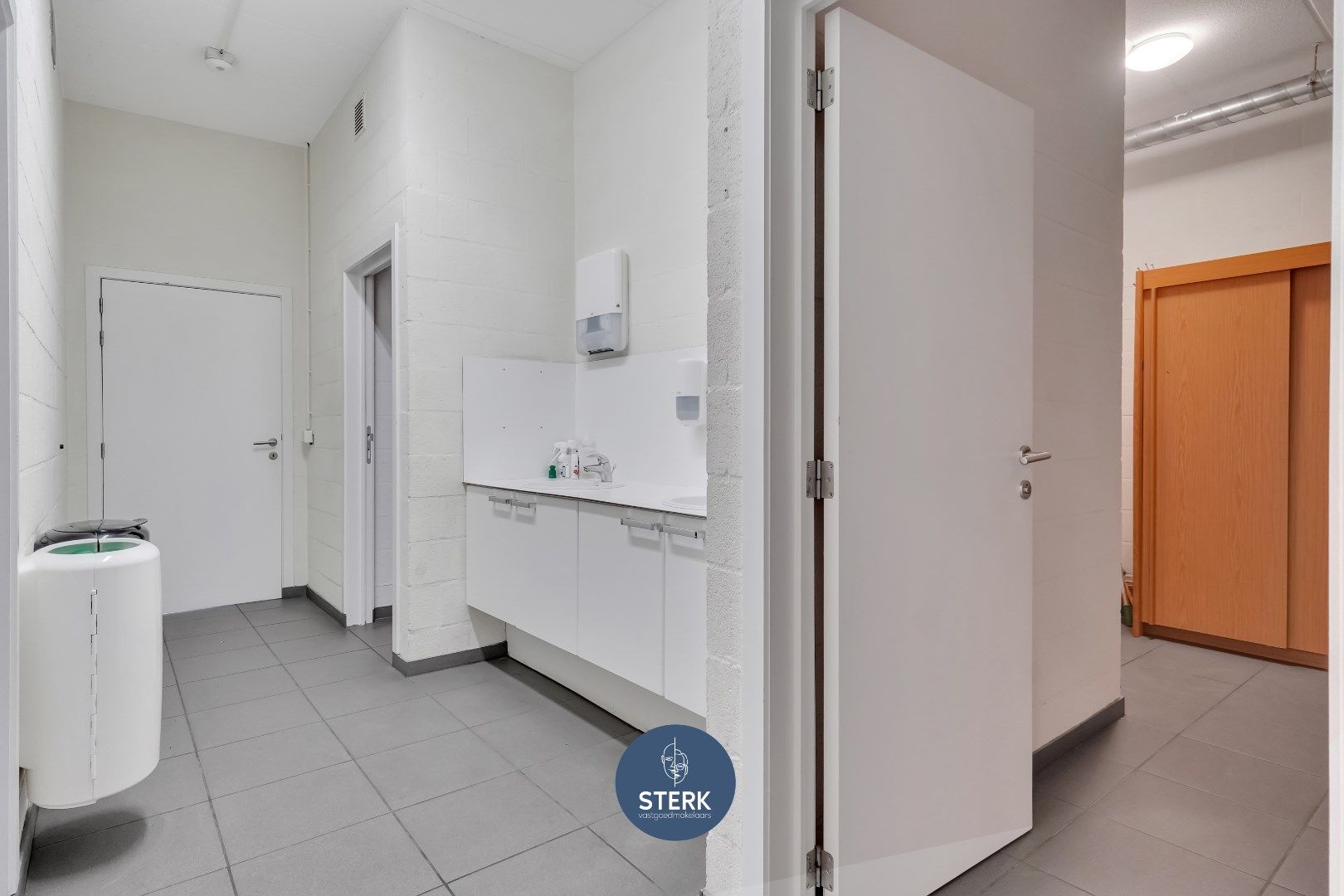 VEELZIJDIG INDUSTRIEPAND MET INSTAPKLAAR APPARTEMENT TE MAASMECHELEN ! foto 13