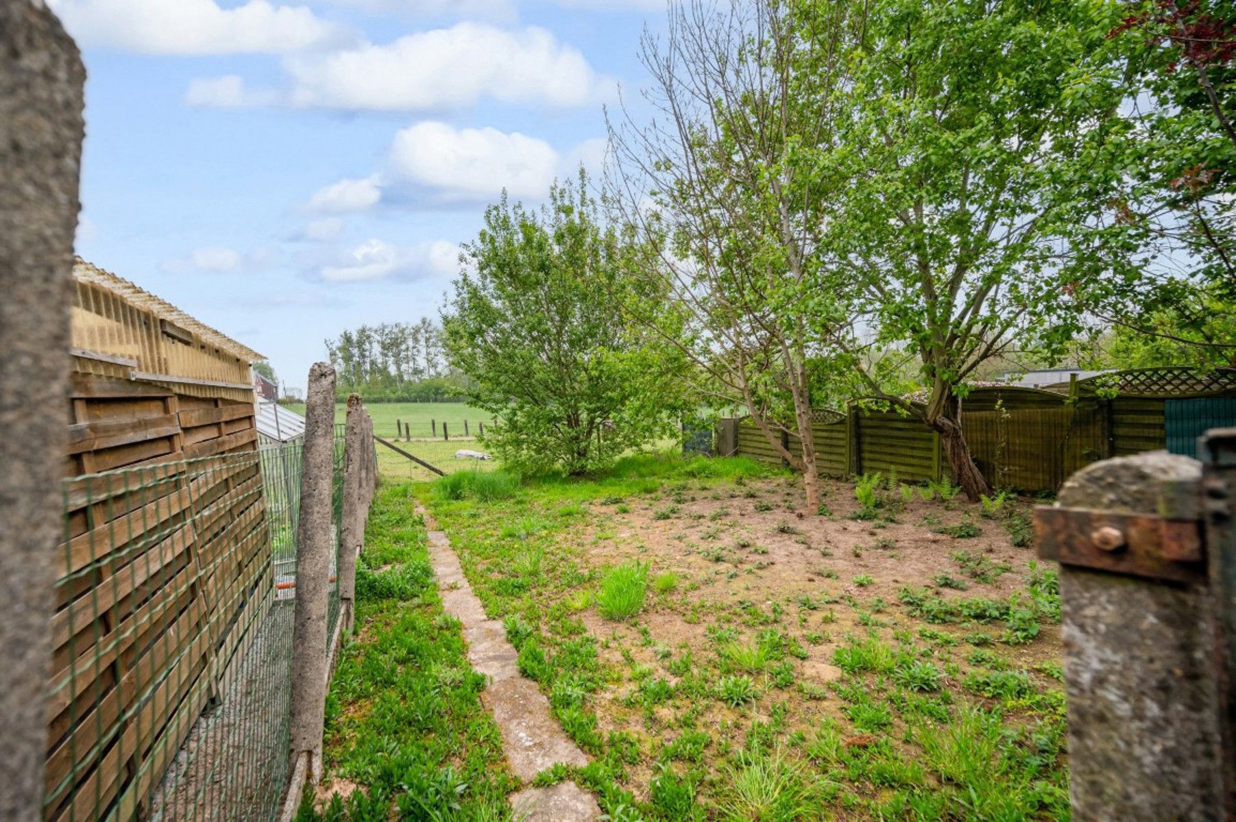 Halfopen bebouwing met tuin foto 20