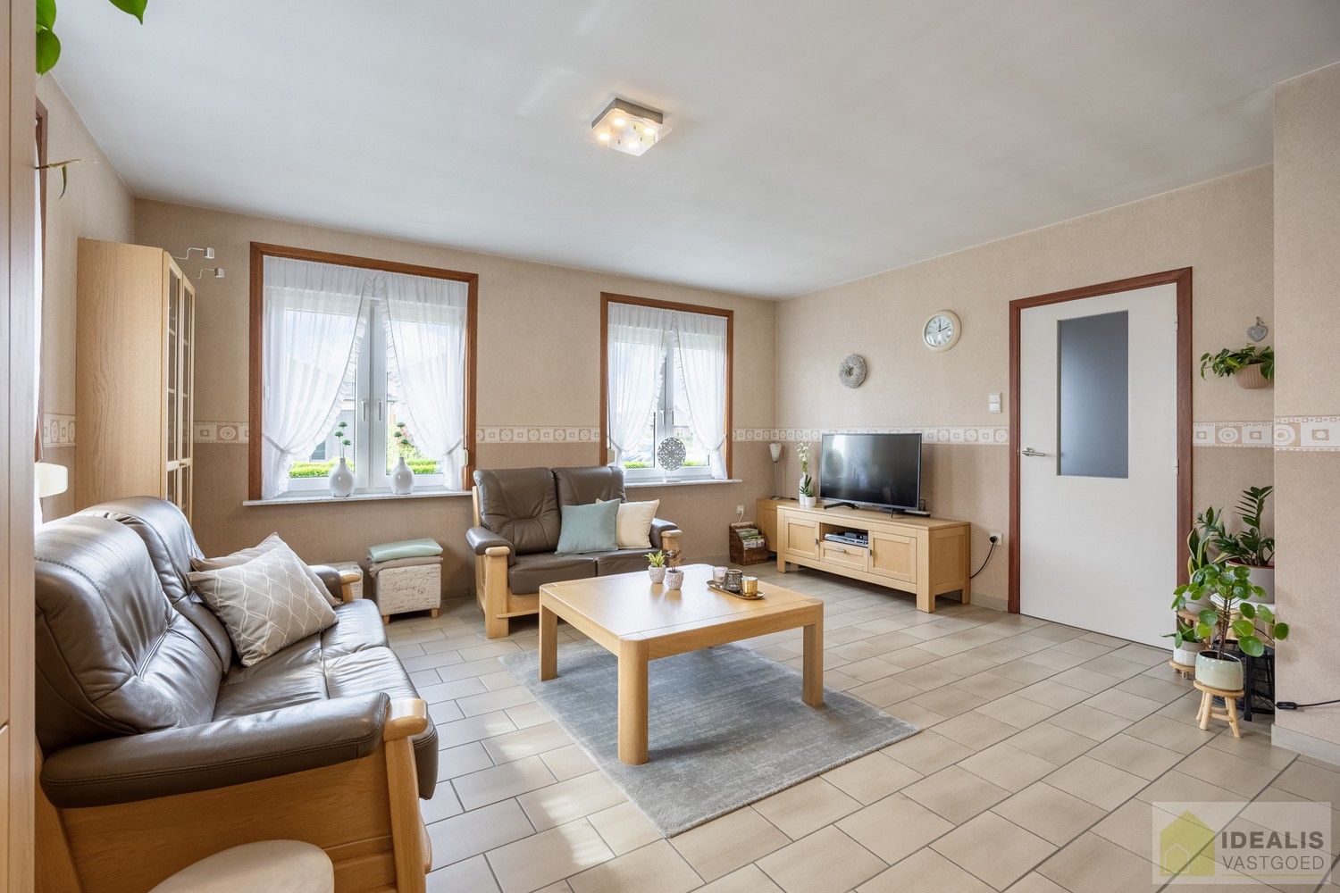 KNAPPE EN INSTAPKLARE WONING MET 4 SLAAPKAMERS, INPANDIGE ÉN VRIJSTAANDE GARAGE, HEERLIJK TERRAS OMGEVEN DOOR EEN PRACHTIGE TUIN foto 7