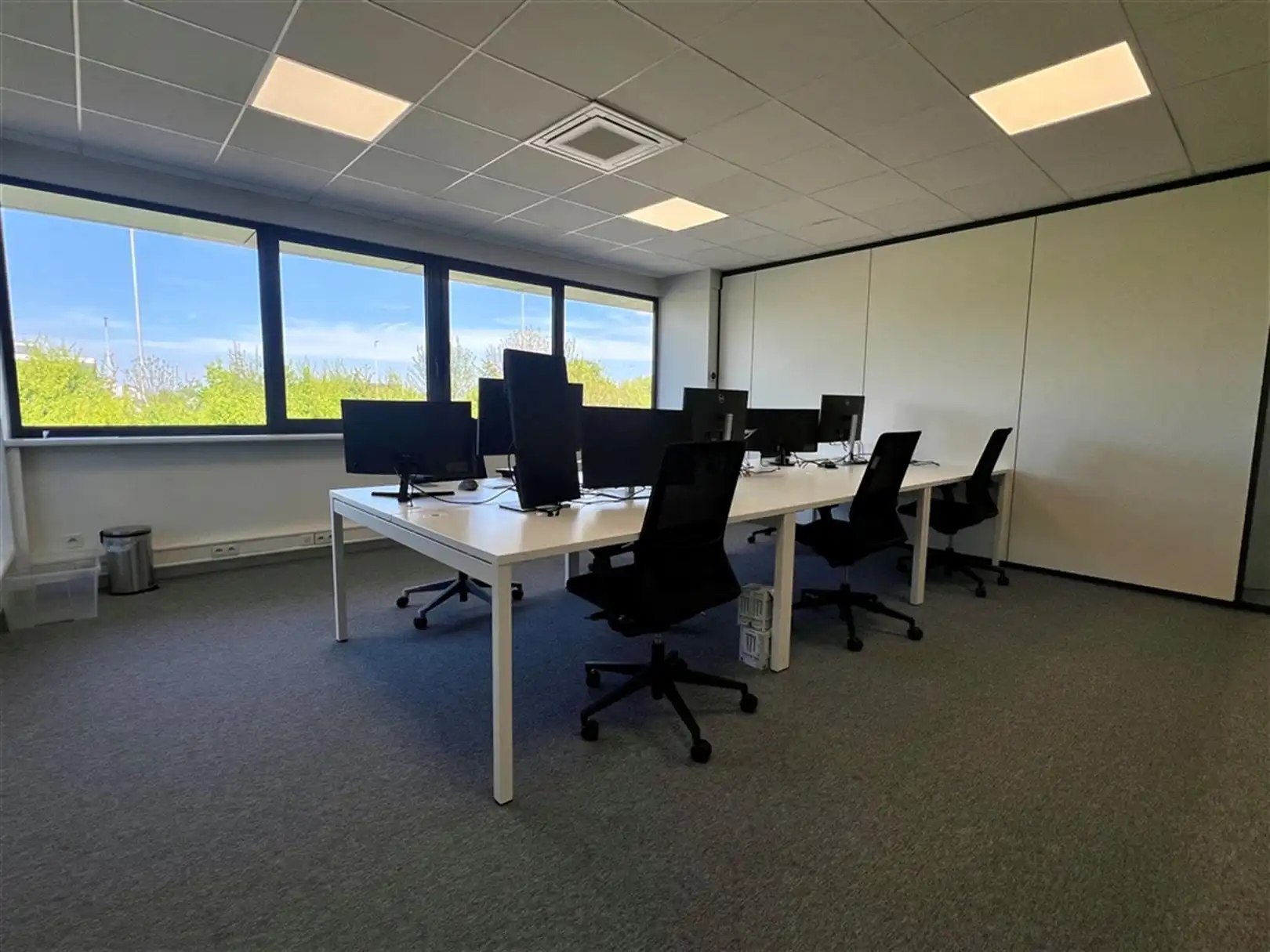 Vlot bereikbare kantoren aan op-en afrit van de E40 foto 5