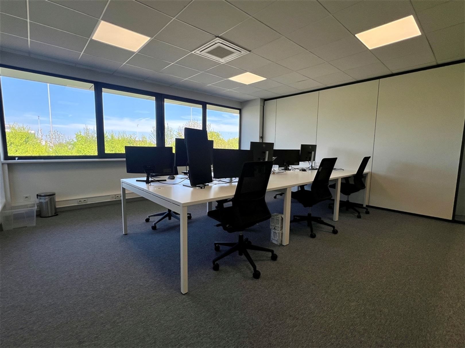 Vlot bereikbare kantoren aan op-en afrit van de E40 foto 5